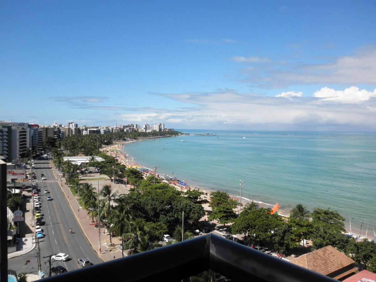 Na Beira Mar De Pajucara: Seaside With Lateral Ocean View Apartamento